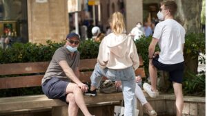 turistas-mascarilla-palma