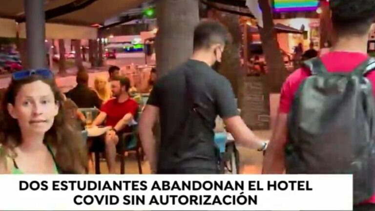 Imagen de Antena 3 en el momento de sorprender a los fugados y la activista que los acompañaba