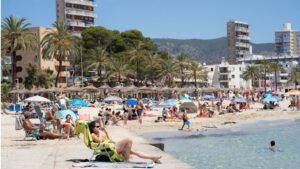 Magaluf - playa - turistas - sol - calor