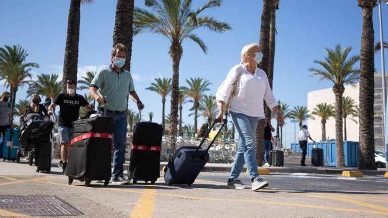 turistas britanicos aeropuerto coronavirus