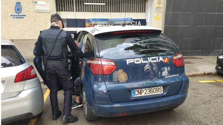 Polic&iacute;a Nacional