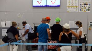 tui turistas aeropuerto