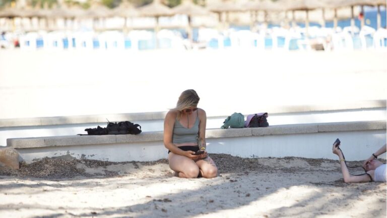 Magaluf-playa-turistas