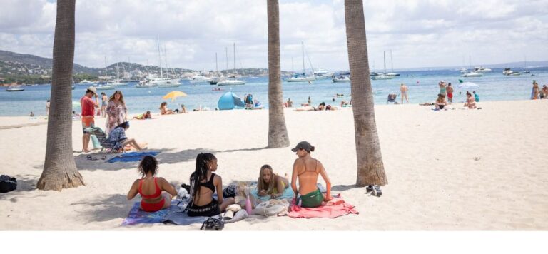 turistas playas calvia