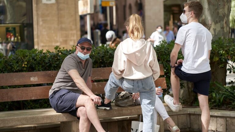 turistas-mascarilla-palma