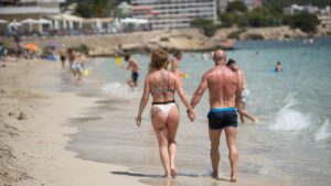 Turistas brit&aacute;nicos playa