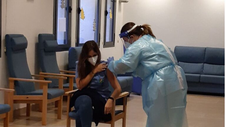 primera sanitaria vacuna coronavirus