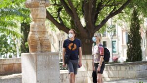 turistas-mascarilla-palma