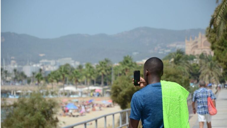 verano playa turista fotografía