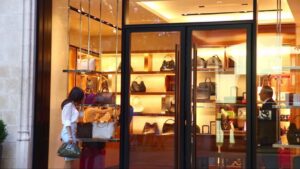 compras comercio turistas vuitton