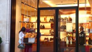 compras comercio turistas vuitton