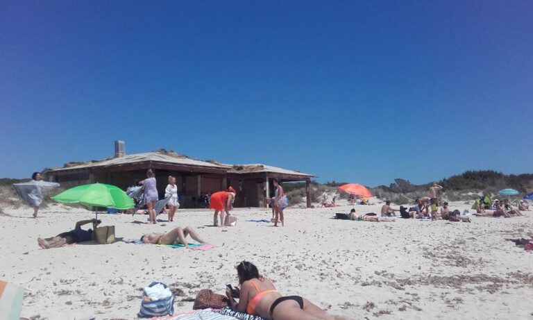 playa turistas calor