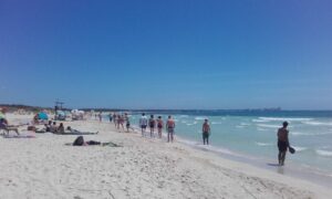 playa turistas calor