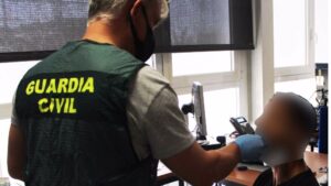 El detenido en la sede de la Guardia Civil