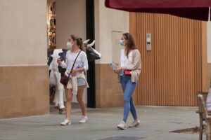 turistas-mascarilla-palma-compras