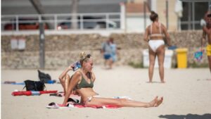 Turistas brit&aacute;nicos playa