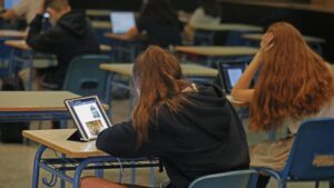 estudiantes alumnos aula colegio