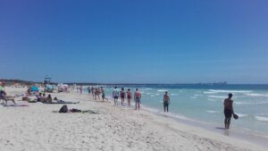 playa turistas calor