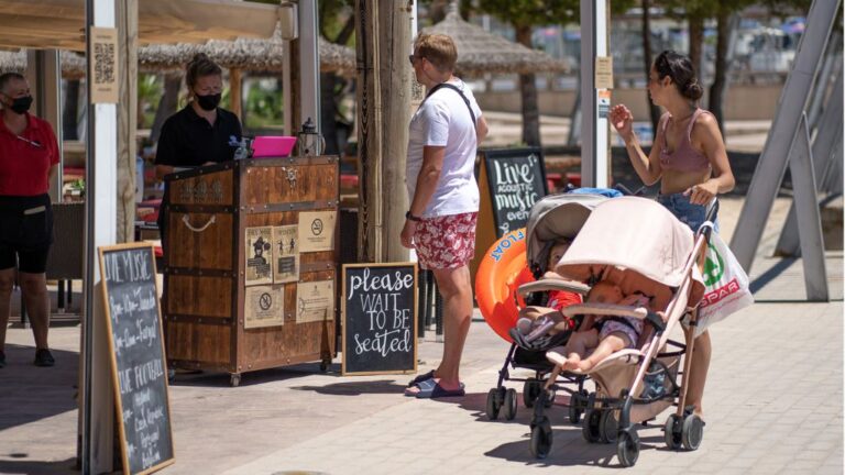 Magaluf - Bar - Comercio - calor - sombra