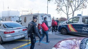 inmigrantes-patera-devolucion-policia-nacional