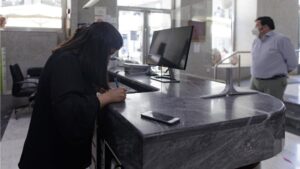 recepcion hotel mascarillas coronavirus