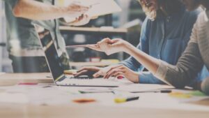 trabajadores oficina empleados