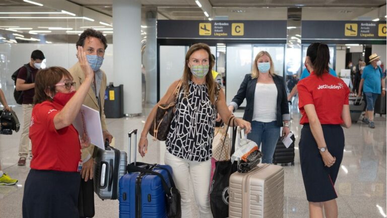 turistas britanicos aeropuerto coronavirus