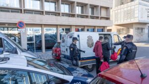 inmigrantes-patera-devolucion-policia-nacional