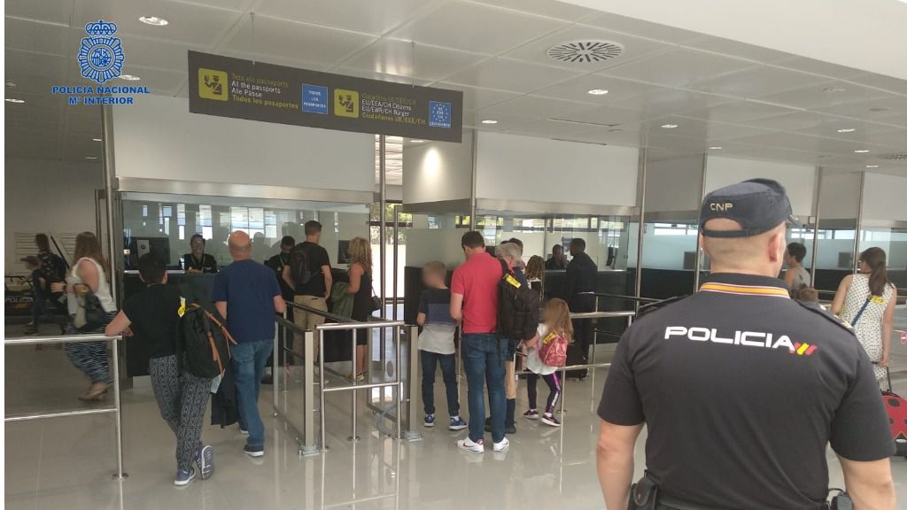 policía