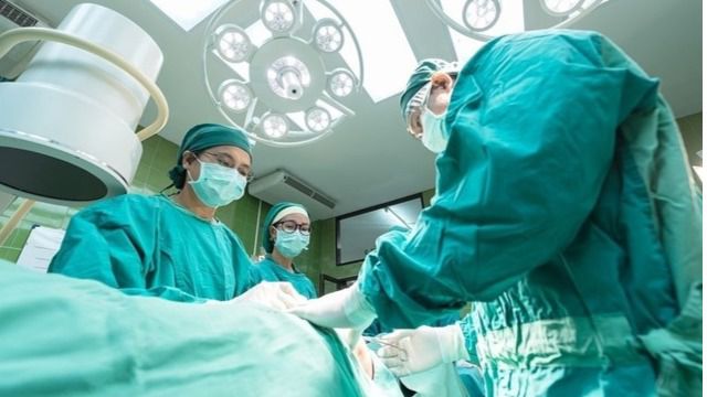 cirugía quirófano médico hospital clínica intervención operación