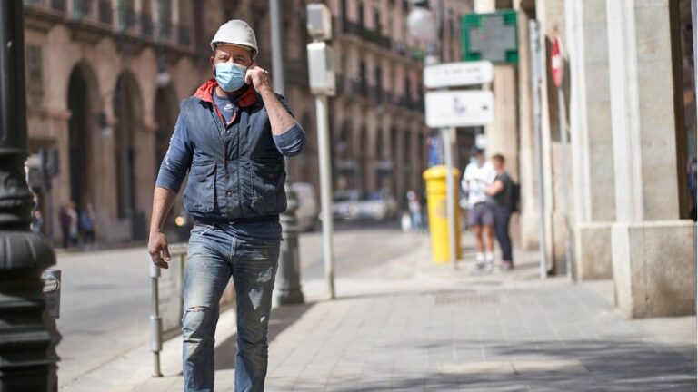 turistas-mascarilla-palma