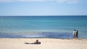 playa-can-pere-antoni-tomar-sol