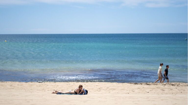 playa-can-pere-antoni-tomar-sol