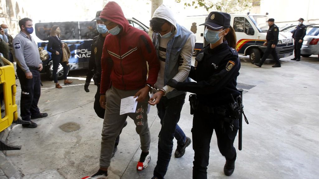 marroquies huidos avion inmigracion ilegal