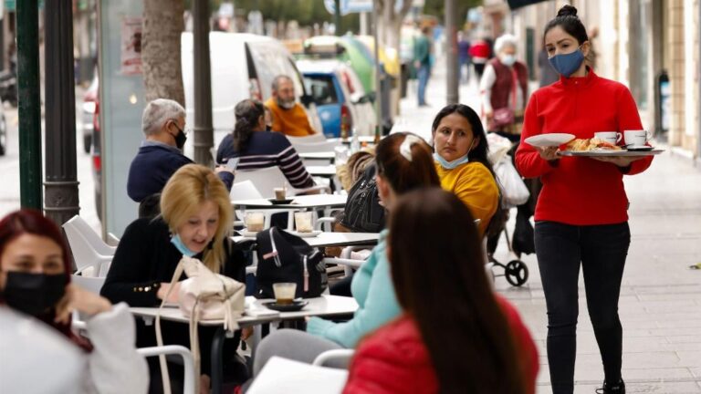 bares restaurante camarero terraza
