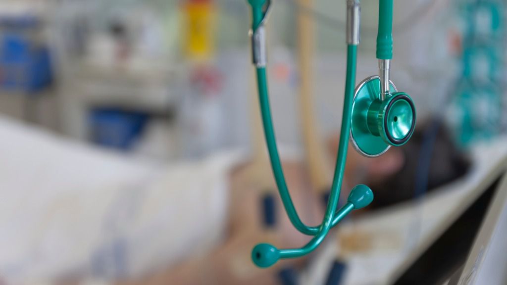 coronavirus-hospital-uci-medicos