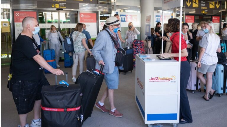 turistas britanicos aeropuerto coronavirus