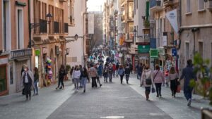 palma-gente-calle-poblacion
