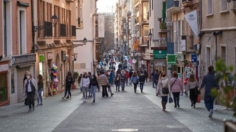 palma-gente-calle-poblacion