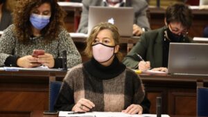 pleno-parlament-armengol-yllanes