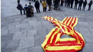 Foto: Enlla&ccedil;ats per la llengua