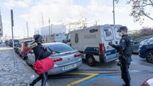 inmigrantes-patera-devolucion-policia-nacional