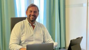 toni mir cap vermell