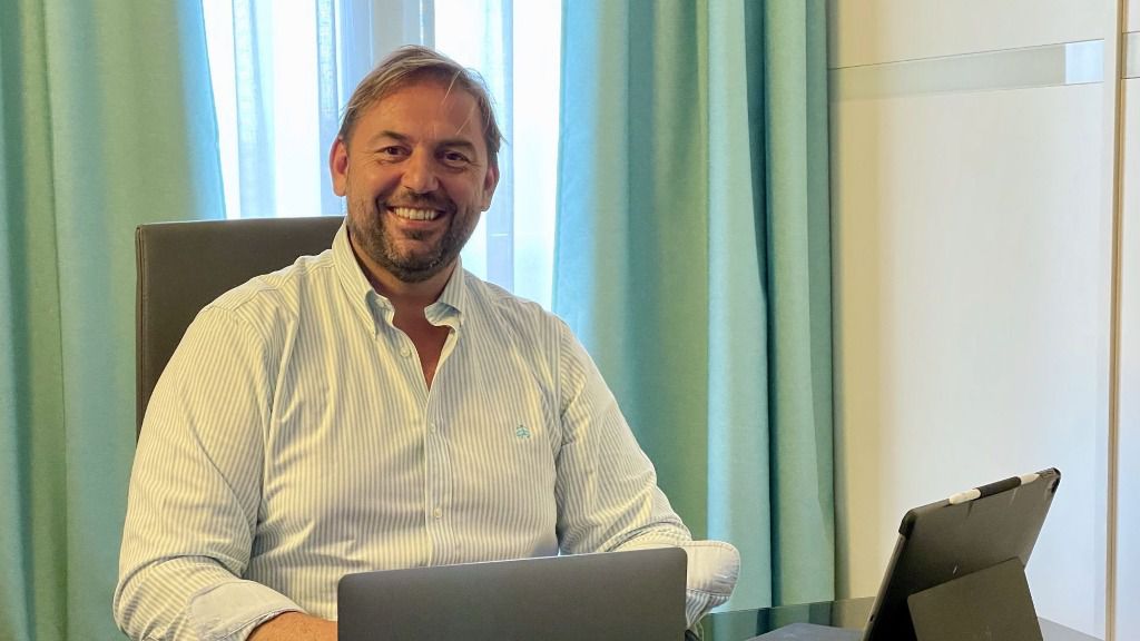 toni mir cap vermell