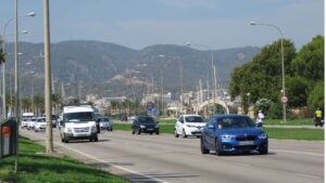 coches trafico cielo sol calor buen tiempo
