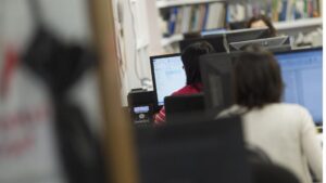 trabajadores oficina empleo paro funcionarios