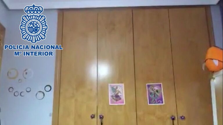 policia-cuarto-nina-abusos