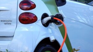 coche electrico punto de recarga