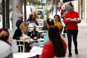 bares restaurante camarero terraza