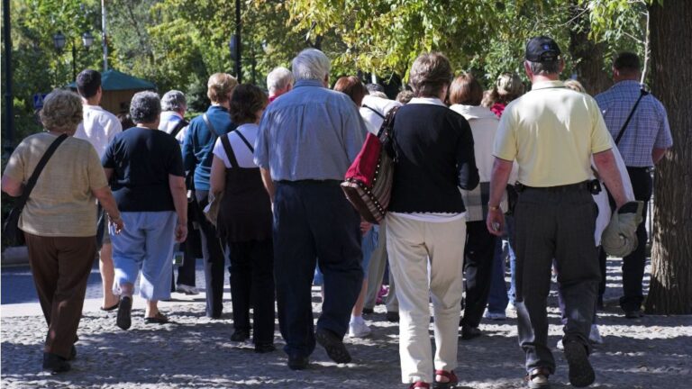 turistas ancianos imserso